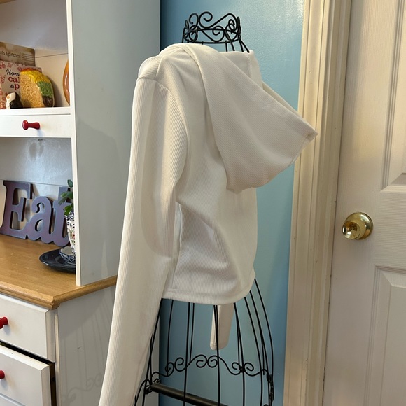 Zipper Top - Picture 2 of 11